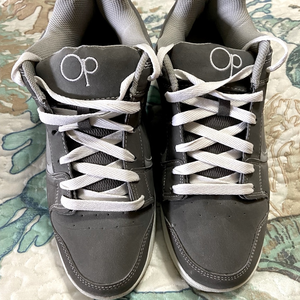 🔥2/$30 Men’s size 11 grey OP shoes